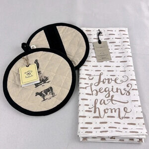 NWT Farmhouse Set Of Two Kitchen‎ Towel & Set Of Two Pot Holders 100% Cotton